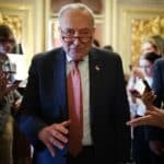 Schumer announces that he will vote to maintain the open government, probably avoiding closure